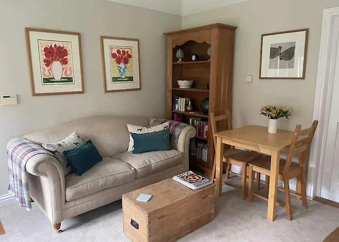 Cosy Country Cottage